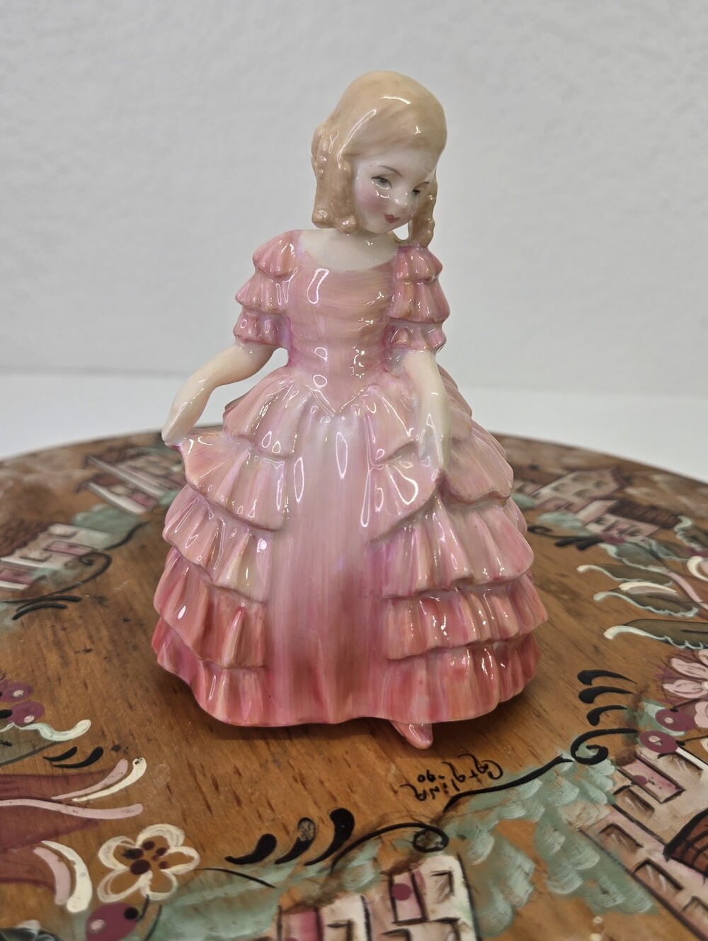 Royal Doulton Figurine Pretty PINK Rose   made‎ in England pink dress HN1368